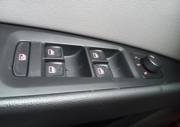 Seat Leon cena 64700 przebieg: 95765, rok produkcji 2015 z Włoszczowa małe 742